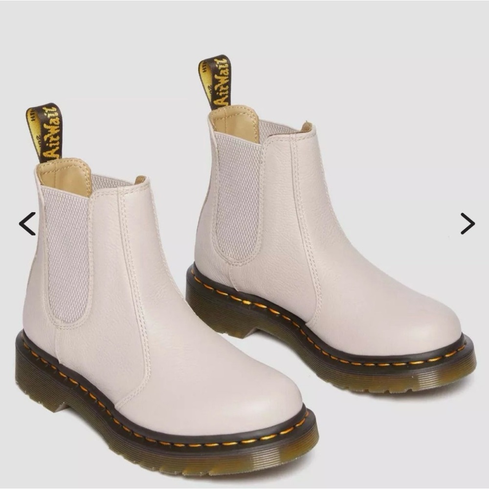 NEW! DR MARTENS 2976 Women's Leather Chelsea Boots, Size 7, Vintage Taupe